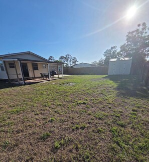 Property grounds - Beautiful 4-Bedroom  2 bathrooms House with Ample Parking Space (Jacksonville)
