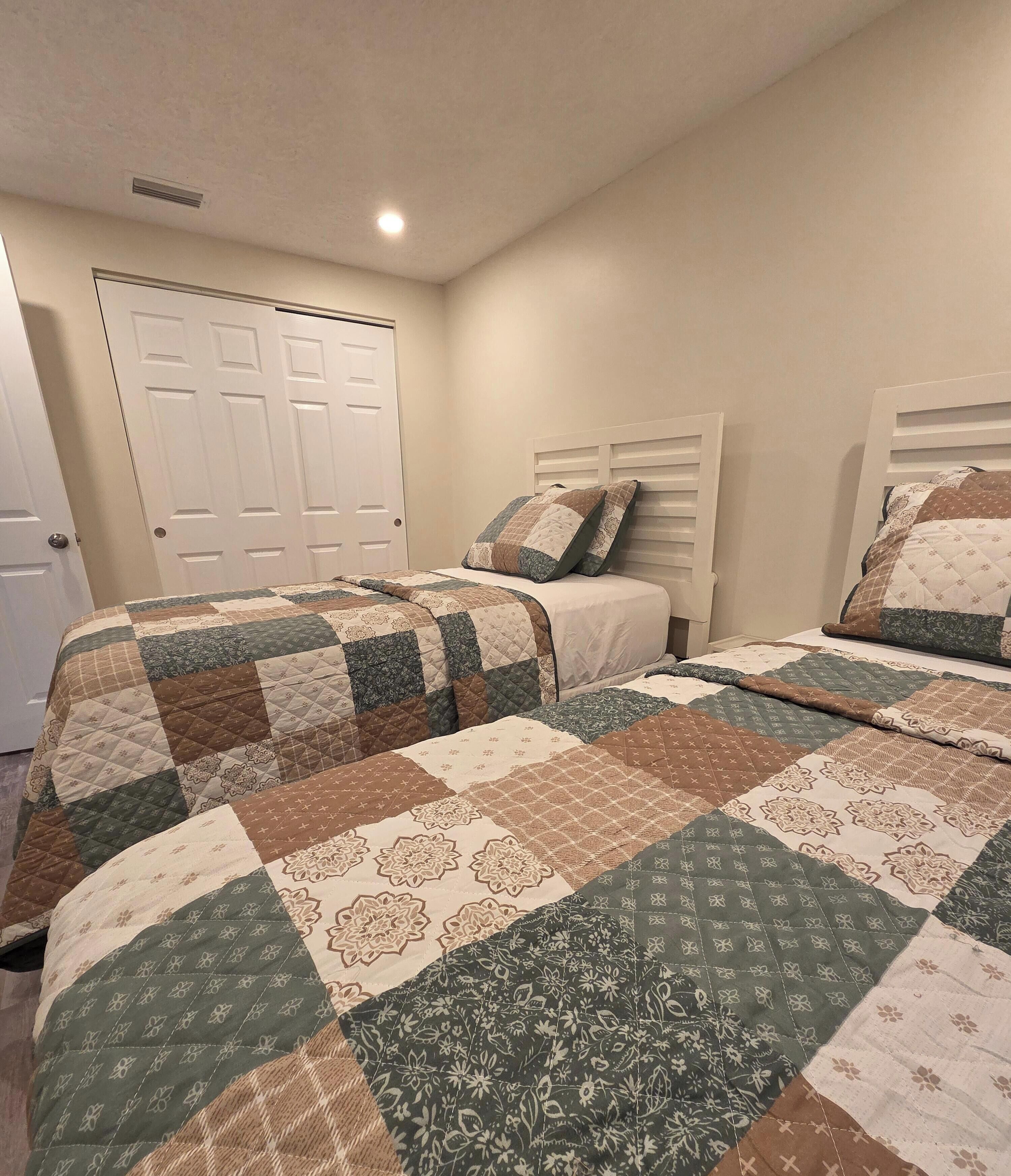 4 bedrooms, internet, bed sheets