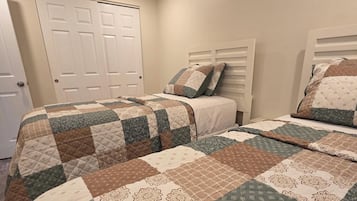 4 bedrooms, internet, bed sheets