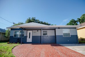 Exterior - Tampa Retreat, 4 min to Stadium, Airport, sleeps (Tampa)