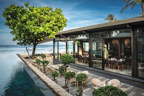 A modern outdoor dining area with a pool, overlooking the ocean. - Aleenta Phuket - Phang Nga Resort and Spa (Takua Thung)