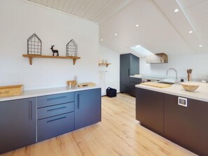 Fridge, oven, dishwasher, cookware/dishes/utensils - Luscheina in Valbella Ski-in/Ski-out by Interhome (Valbella)