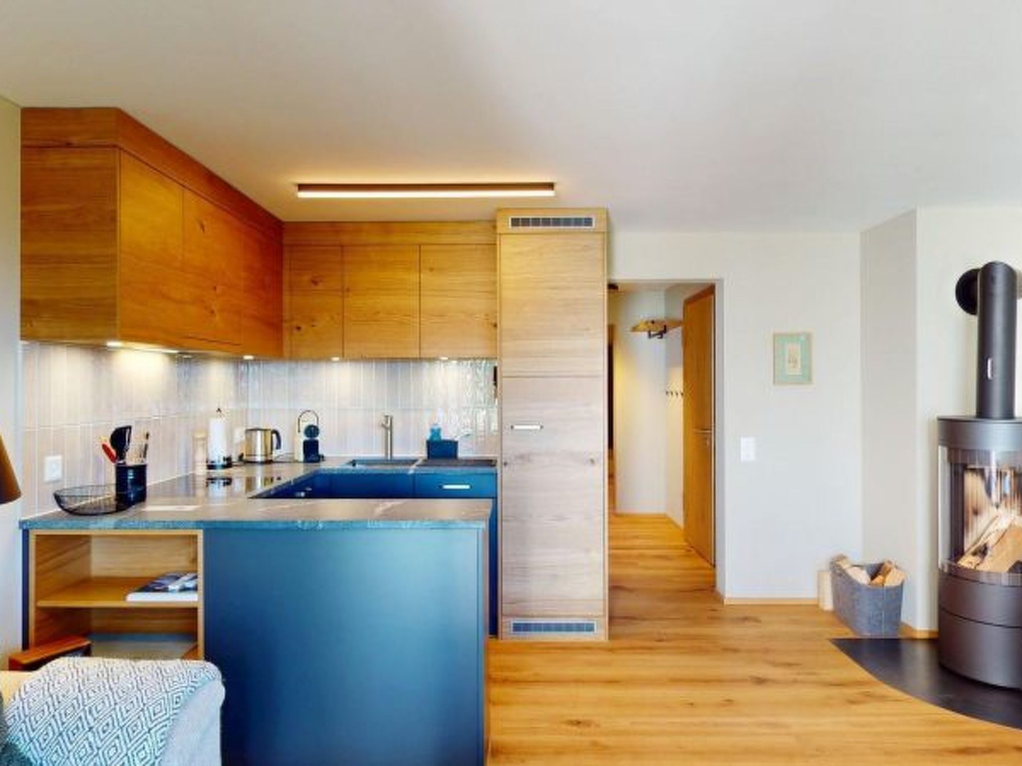 Fridge, oven, dishwasher, cookware/dishes/utensils