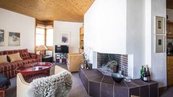 Fernseher, Kamin