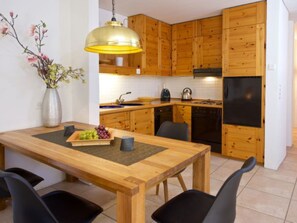 Fridge, oven, dishwasher, cookware/dishes/utensils - Schweizerhof 402 für zwei bis vier Personen Lenzerheide by Interhome (Lenzerheide)