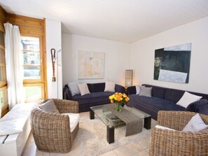 TV - Schweizerhof 402 für zwei bis vier Personen Lenzerheide by Interhome (Lenzerheide)