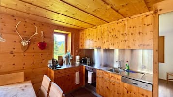 Fridge, oven, dishwasher, cookware/dishes/utensils