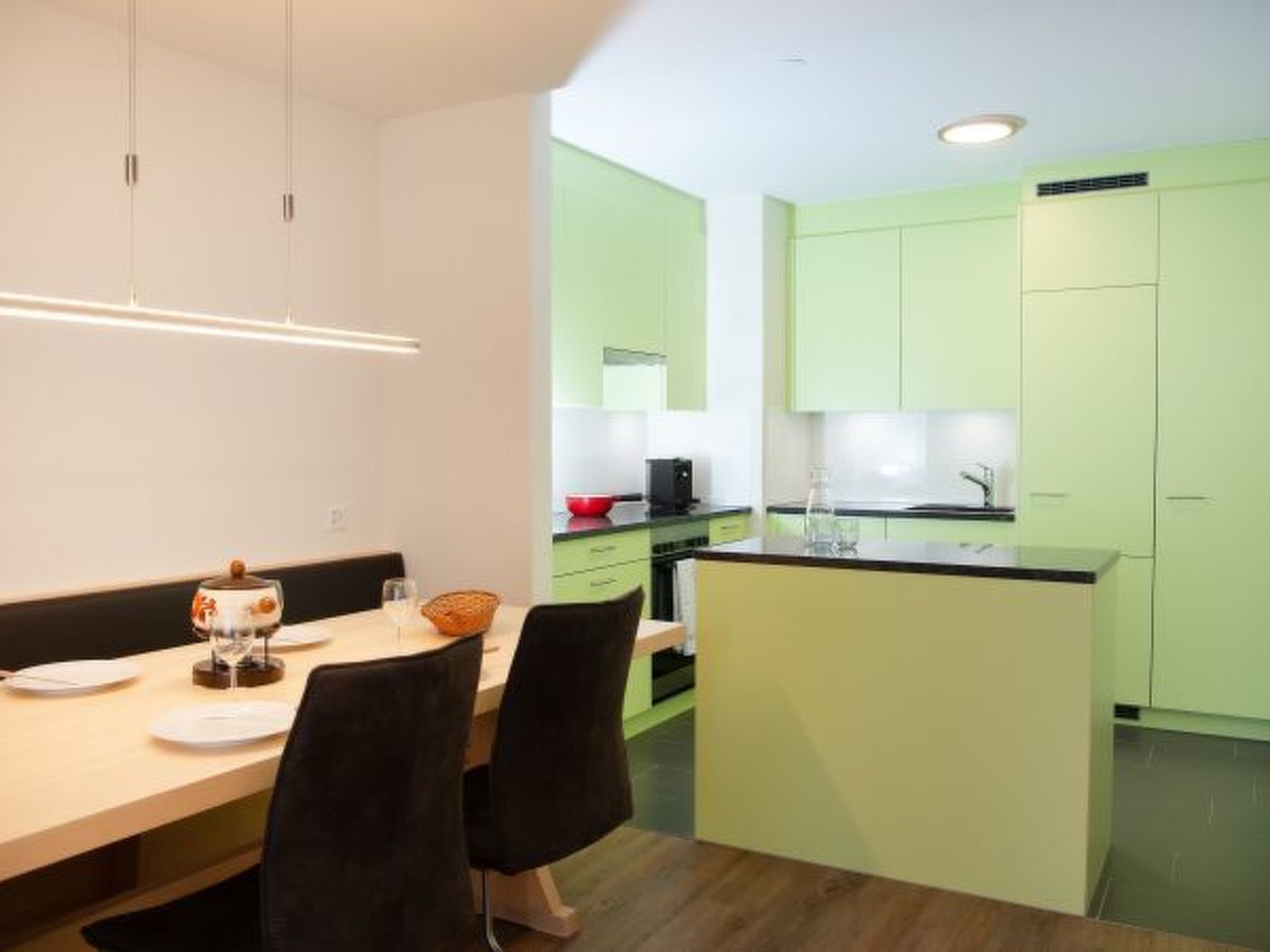 Fridge, oven, dishwasher, cookware/dishes/utensils