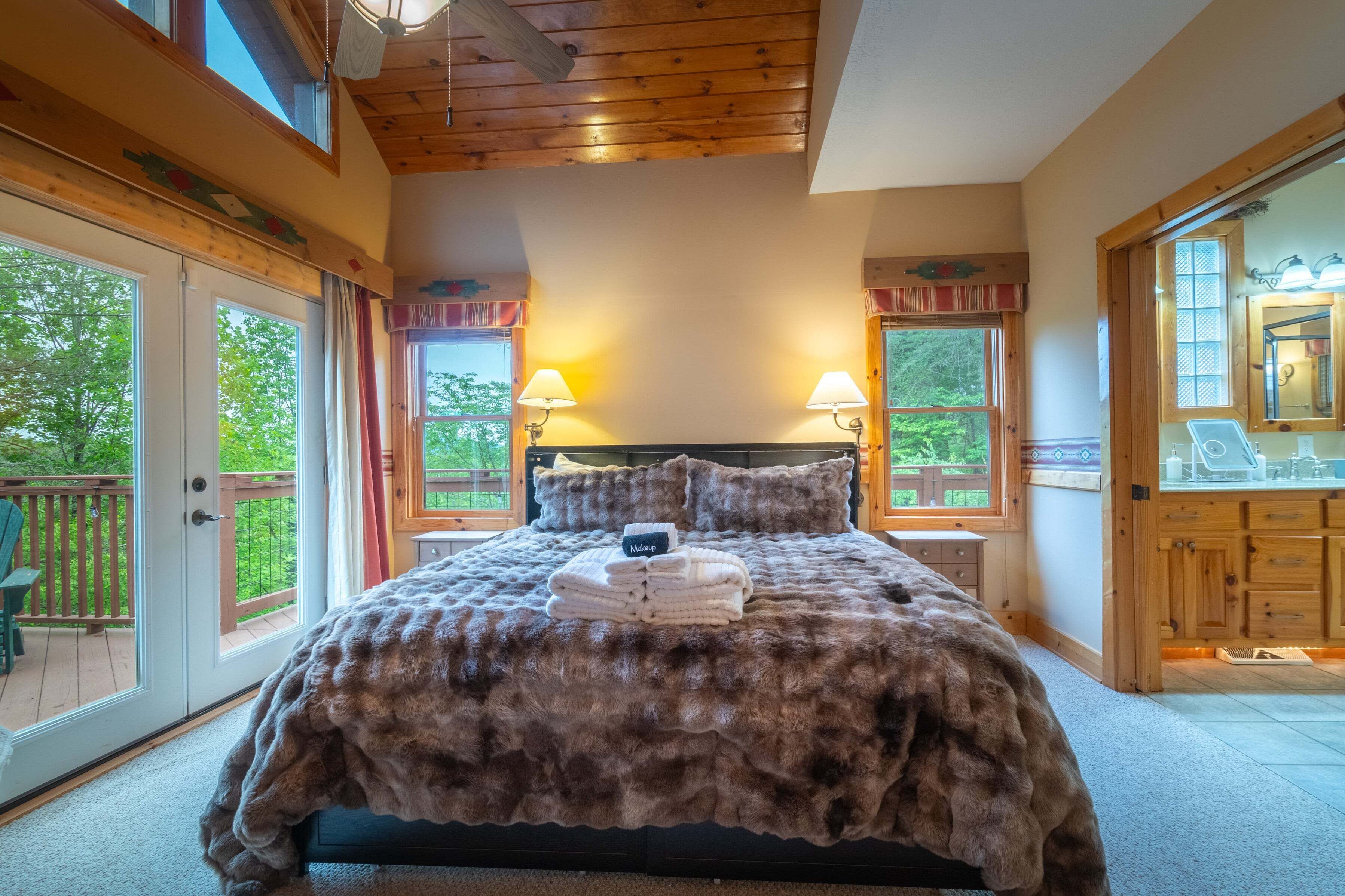 4 bedrooms, desk, iron/ironing board, WiFi