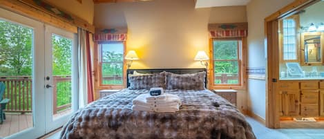 4 bedrooms, desk, iron/ironing board, WiFi