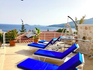 Terrace/patio - Amazing 4-bedroom seafront villa with infinity pool in Kalkan (Kaş)