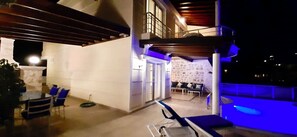 Terrace/patio - Amazing 4-bedroom seafront villa with infinity pool in Kalkan (Kaş)