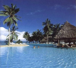 Pool - Karafuu Hotel Beach Resort (Michamvi)