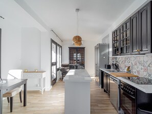 Kühlschrank, Mikrowelle, Ofen, Geschirrspüler