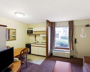 Room - Rodeway Inn & Suites Fiesta Park (San Antonio)