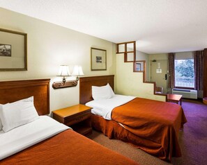 Room - Rodeway Inn & Suites Fiesta Park (San Antonio)