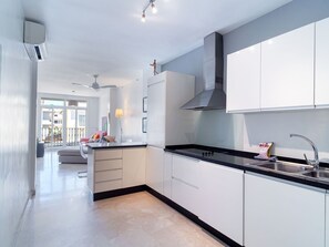 Kühlschrank, Mikrowelle, Ofen, Geschirrspüler