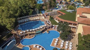 A resort with multiple swimming pools, sun loungers, and a water park. - Grifid Hotel Bolero (Varna)