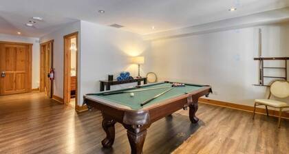 Spacious 5-bedroom cabin in peaceful Labelle with AC