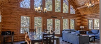 Spacious 5-bedroom cabin in peaceful Labelle with AC