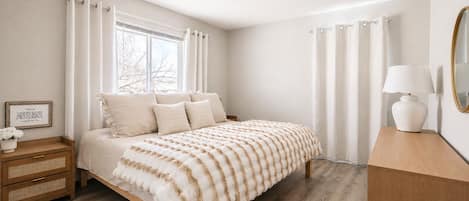 4 bedrooms, desk, iron/ironing board, free WiFi