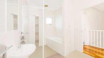 Comfort Villa, 2 Bedrooms | Bathroom | Separate bathtub and shower, soap, shampoo, toilet paper