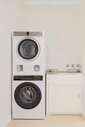 Comfort Villa, 2 Bedrooms | Laundry