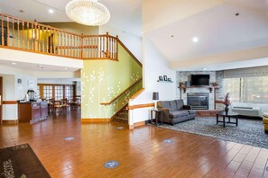 Lobby - Sleep Inn & Suites (Grand Rapids)