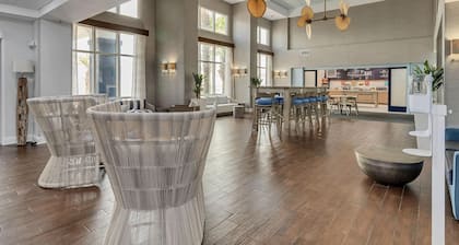 Holiday Inn Express & Sui Destin-miramar Beach