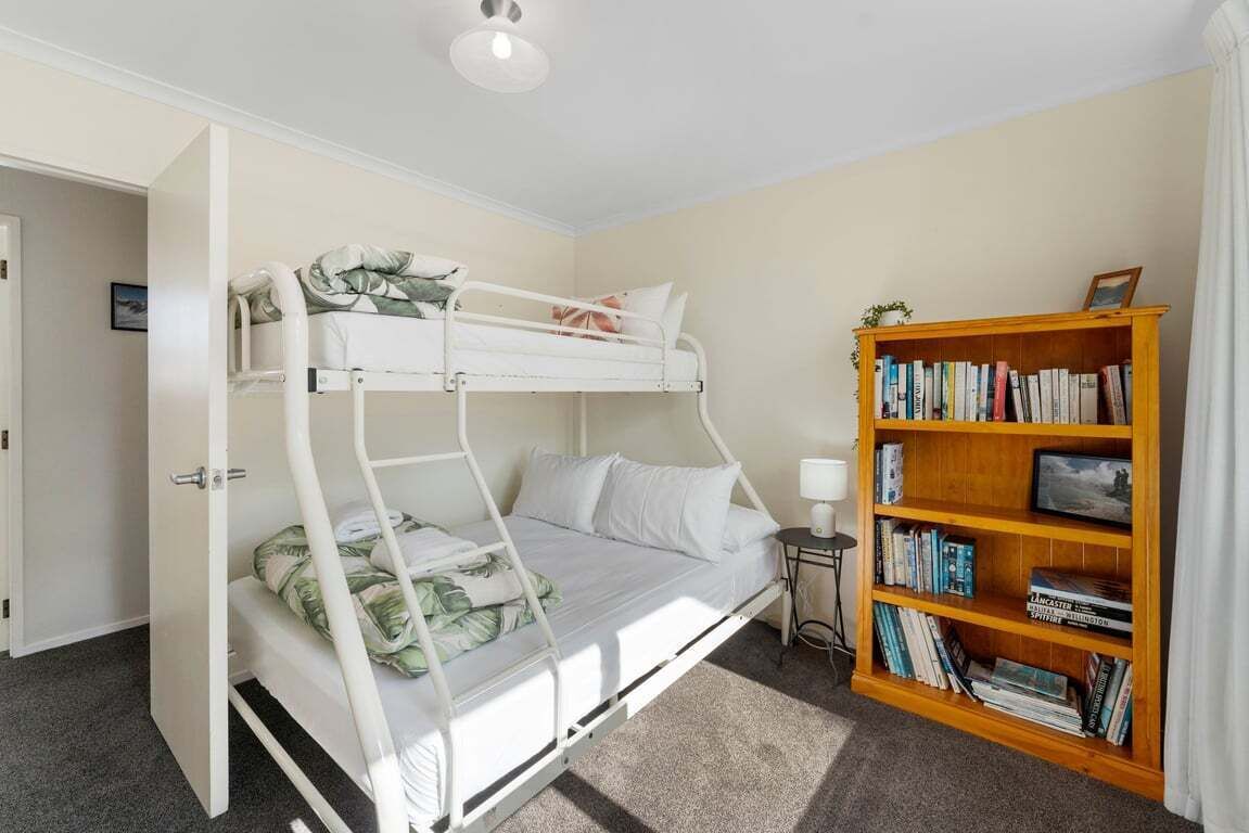 4 bedrooms, desk, iron/ironing board, travel crib