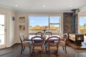 Dining - Taupo Family Retreat (Taupo)