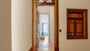A hallway with wooden flooring and a door with a traditional design. - Apartment  by Interhome (Porto)