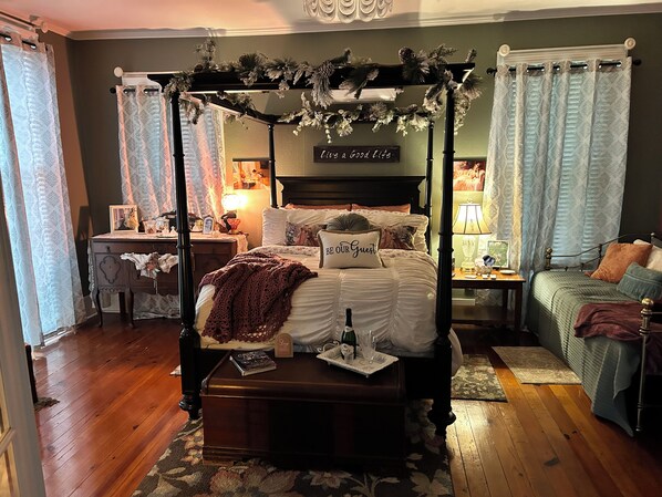 4 bedrooms, WiFi, bed sheets