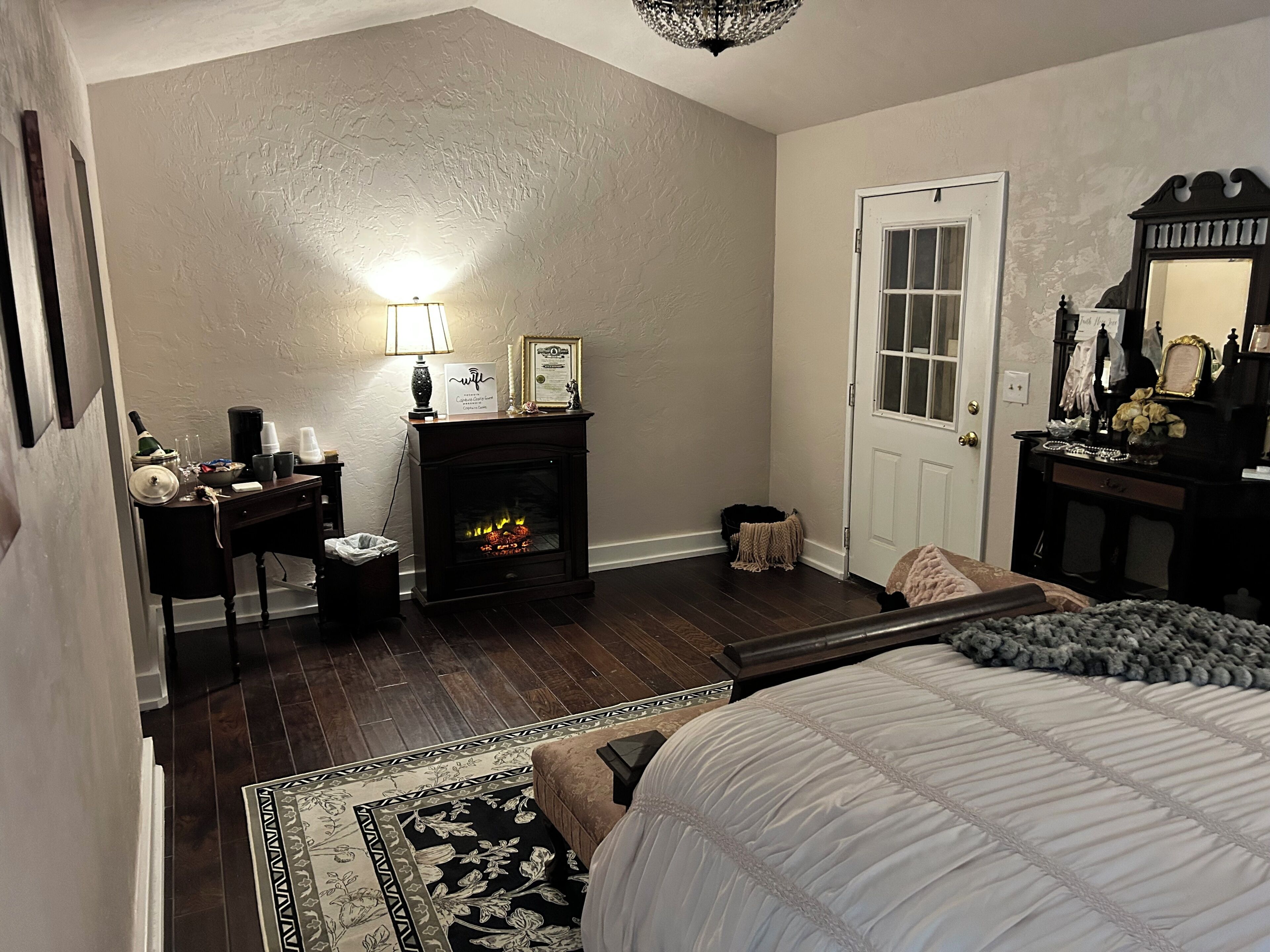 4 bedrooms, WiFi, bed sheets