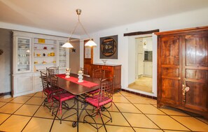 Dining - Nice home in Villes sur Auzon (Villes sur Auzon)