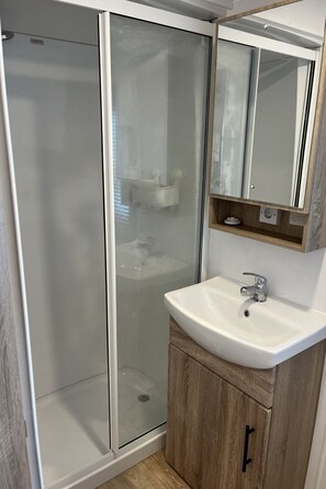 Bathroom - CS 53 - Vakantiepark Callassande by Interhome (Callantsoog)