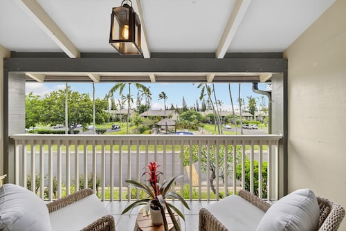 Turtle Bay North Shore Condo ~ Pool View ~ Walk to Beach ~ Sleeps 6