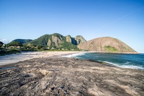 Beach - Studio com Piscina, Ar e Garagem em Itaipu (Niterói)