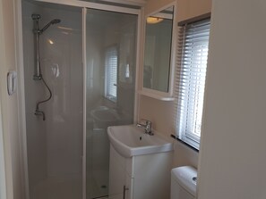 Bathroom - Chalet Lynn - Oosterschelde Camping Anna Friso by Interhome (Kamperland)