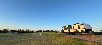 2025 35 foot camper on 1.7 acres & walking distance to Millens Bay, Cape Vincent