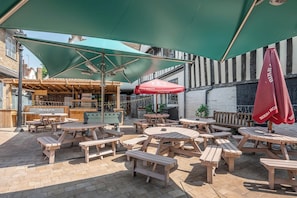 Outdoor dining - The Merchant House, Ipswich (Ipswich)