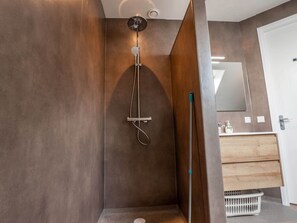 Bathroom - De Witte Brugh- Bureblinke'd by Interhome (Buren FR)