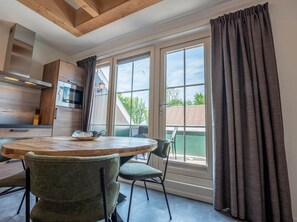 Dining - De Witte Brugh- Bureblinke'd by Interhome (Buren FR)