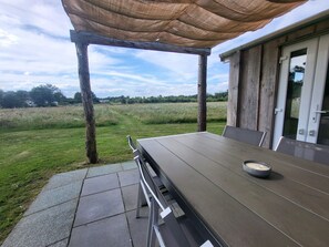 Outdoor dining - Hoeve Twente - De Bosuil by Interhome (Heythuysen)
