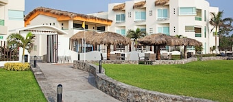 Artisan Family Hotels And Resorts Playa Esmeralda