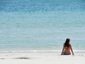Playa privada, buceo, windsurf, bote de remos