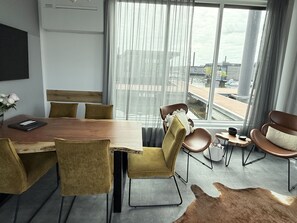 Dining - Maasterp - Woonboot 2 by Interhome (Ohe en Laak)