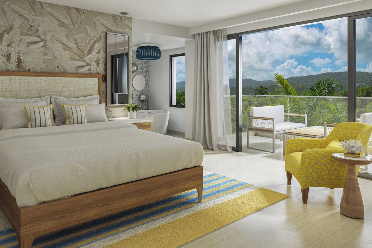 Un dormitorio con una cama grande, una mesita de noche, un espejo y vistas al exterior.