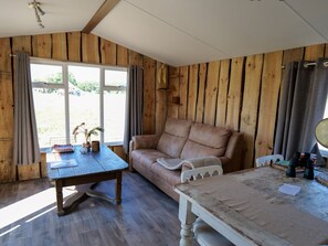 Living area - Hoeve Twente - De Wielewaal by Interhome (Heythuysen)