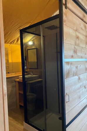 Bathroom - Camping Hofstede Zonnevliet - Safaritent by Interhome (Zonnemaire)